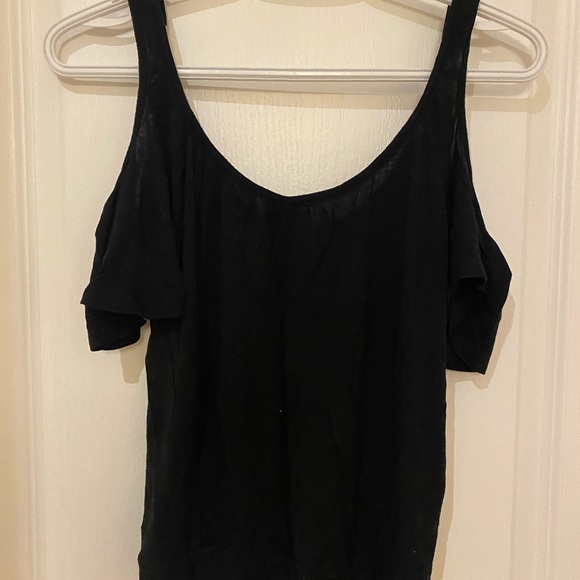 Cold shoulder Guess top - Picture 2 of 4